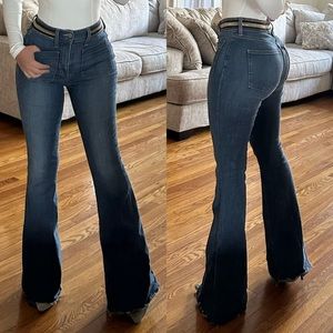 Chic Wonder Woman x Veronica Beard Limited Edition Sherdian Bell-Bottom Jeans😍